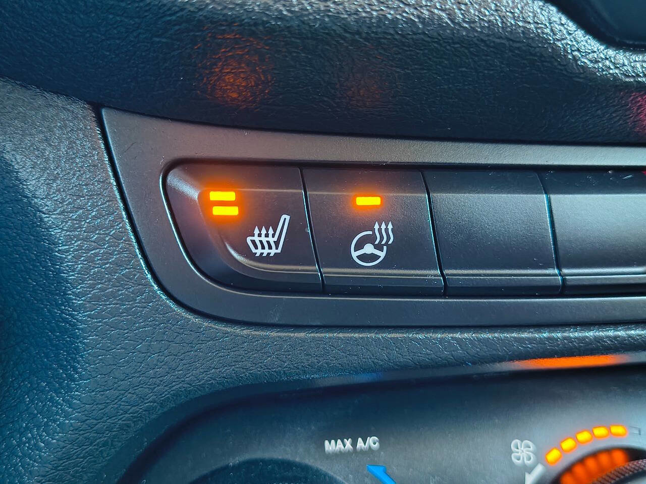 Used 2015 Jeep Renegade Limited w/ Safety & Security Group I image 16