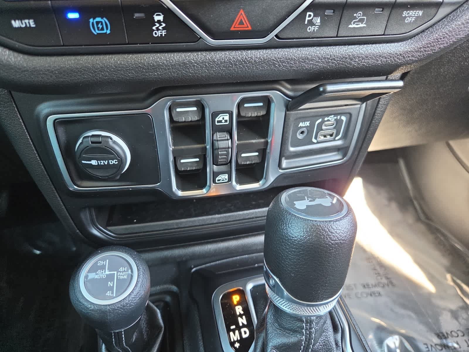 Used 2024 Jeep Wrangler Unlimited w/ Convenience Group AWD/4WD image 26