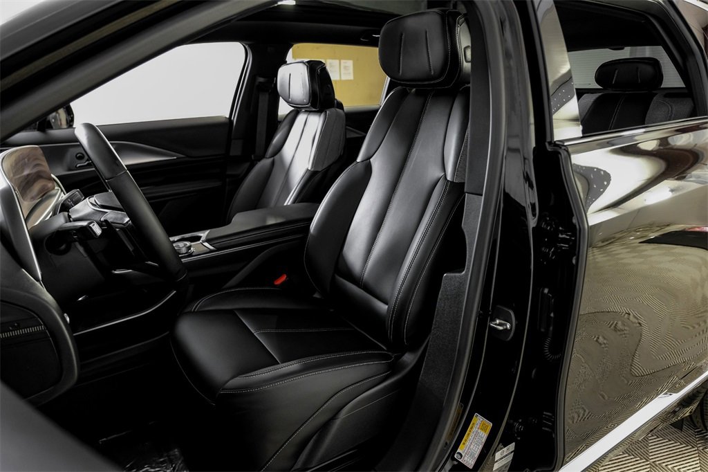 Used 2024 Cadillac Lyriq Tech image 31