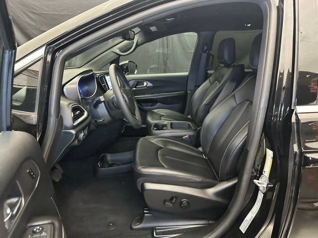 Used 2026 Chrysler Pacifica Select FWD image 21