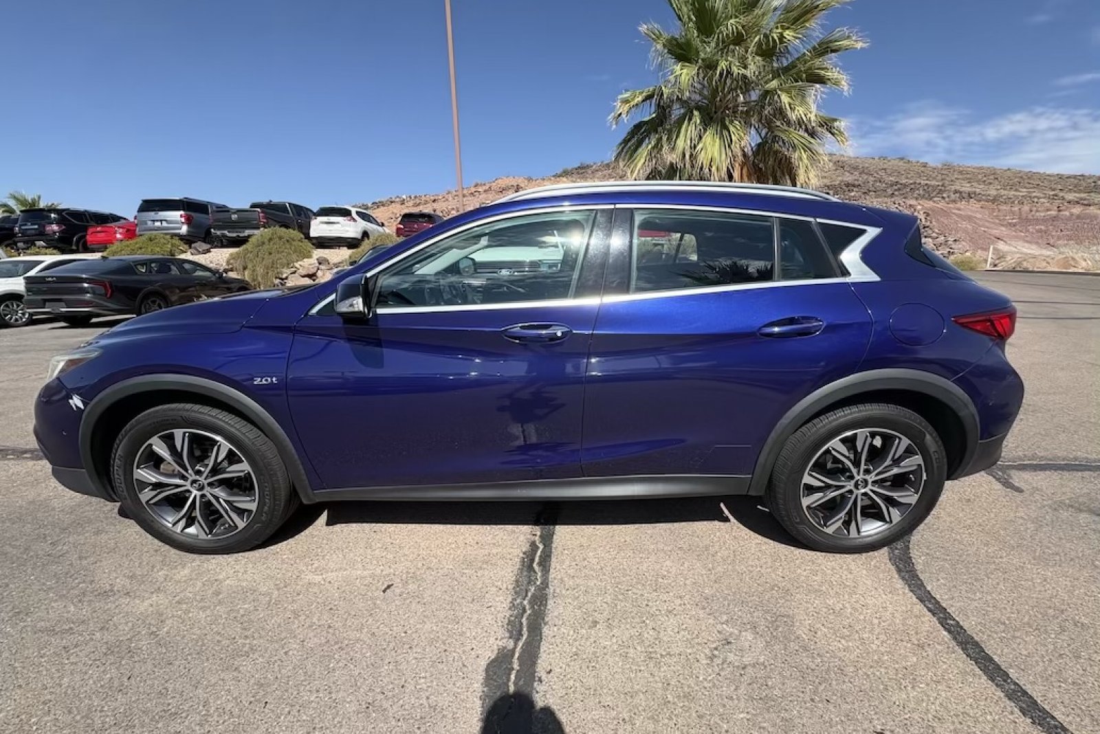 Used 2017 INFINITI QX30 Premium w/ Navigation Package AWD/4WD image 2