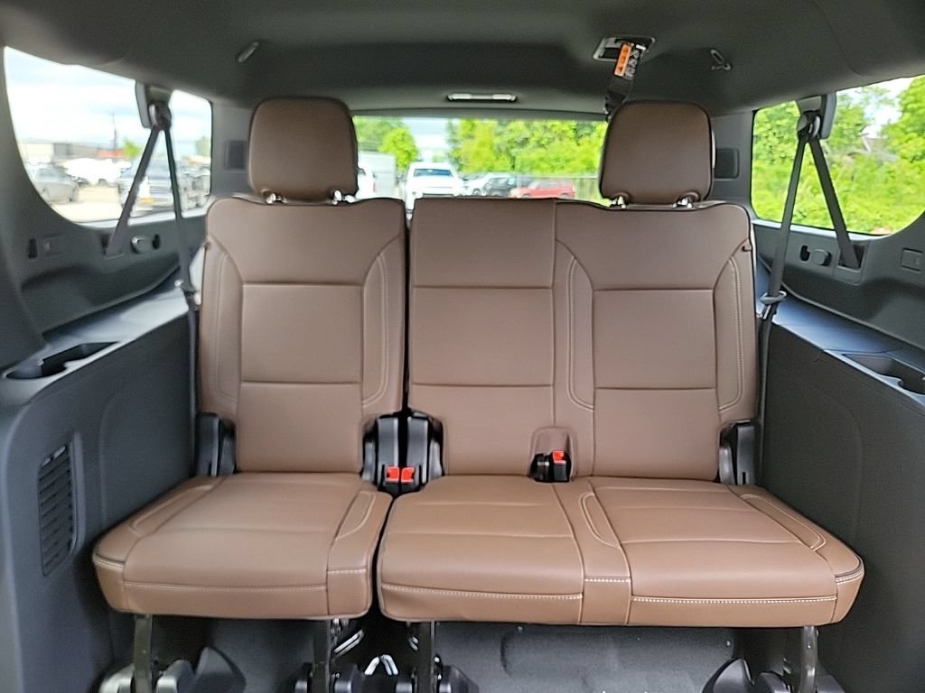 New 2026 Chevrolet Suburban High Country AWD/4WD image 15