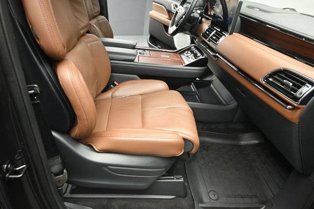 Used 2023 Lincoln Navigator Reserve AWD/4WD image 30