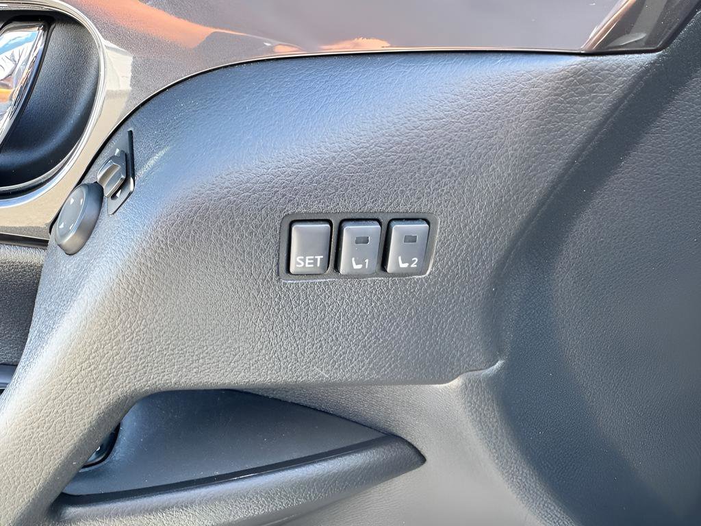 Used 2019 Nissan Rogue SV w/ Premium Package FWD image 14