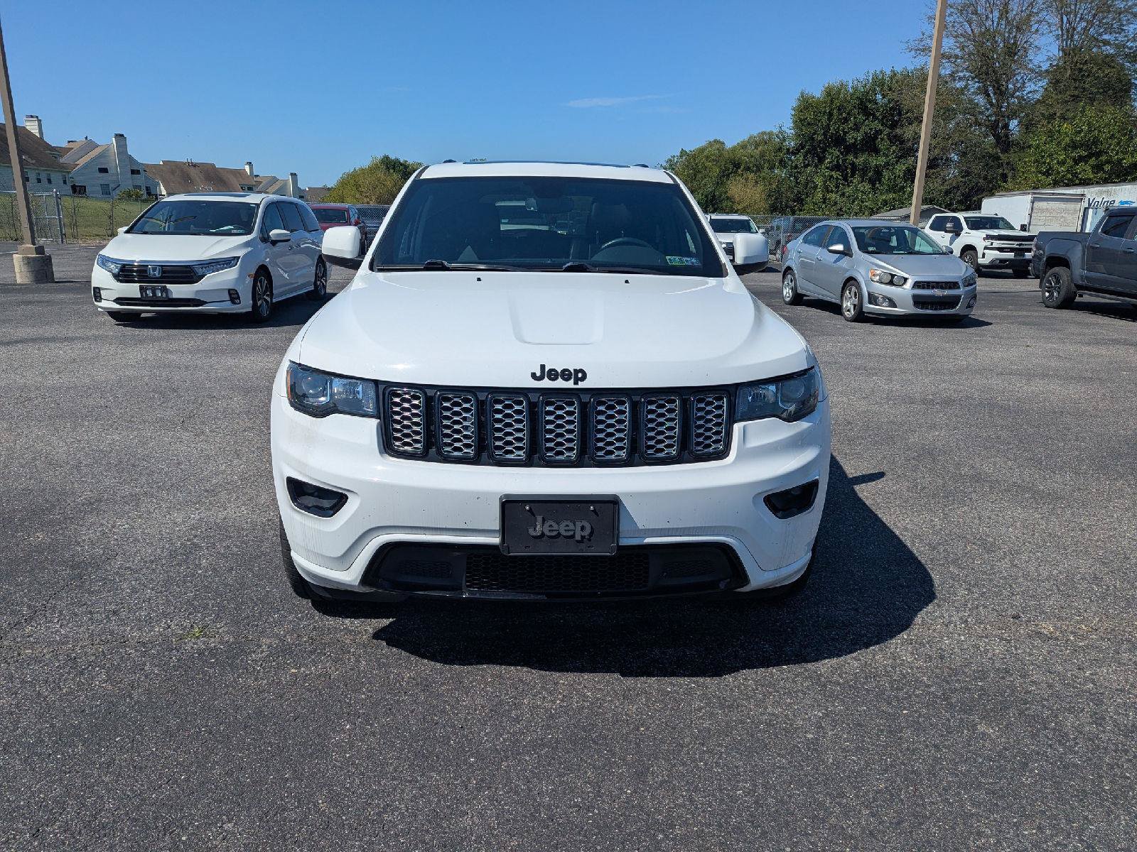Used 2019 Jeep Grand Cherokee Altitude AWD/4WD image 2