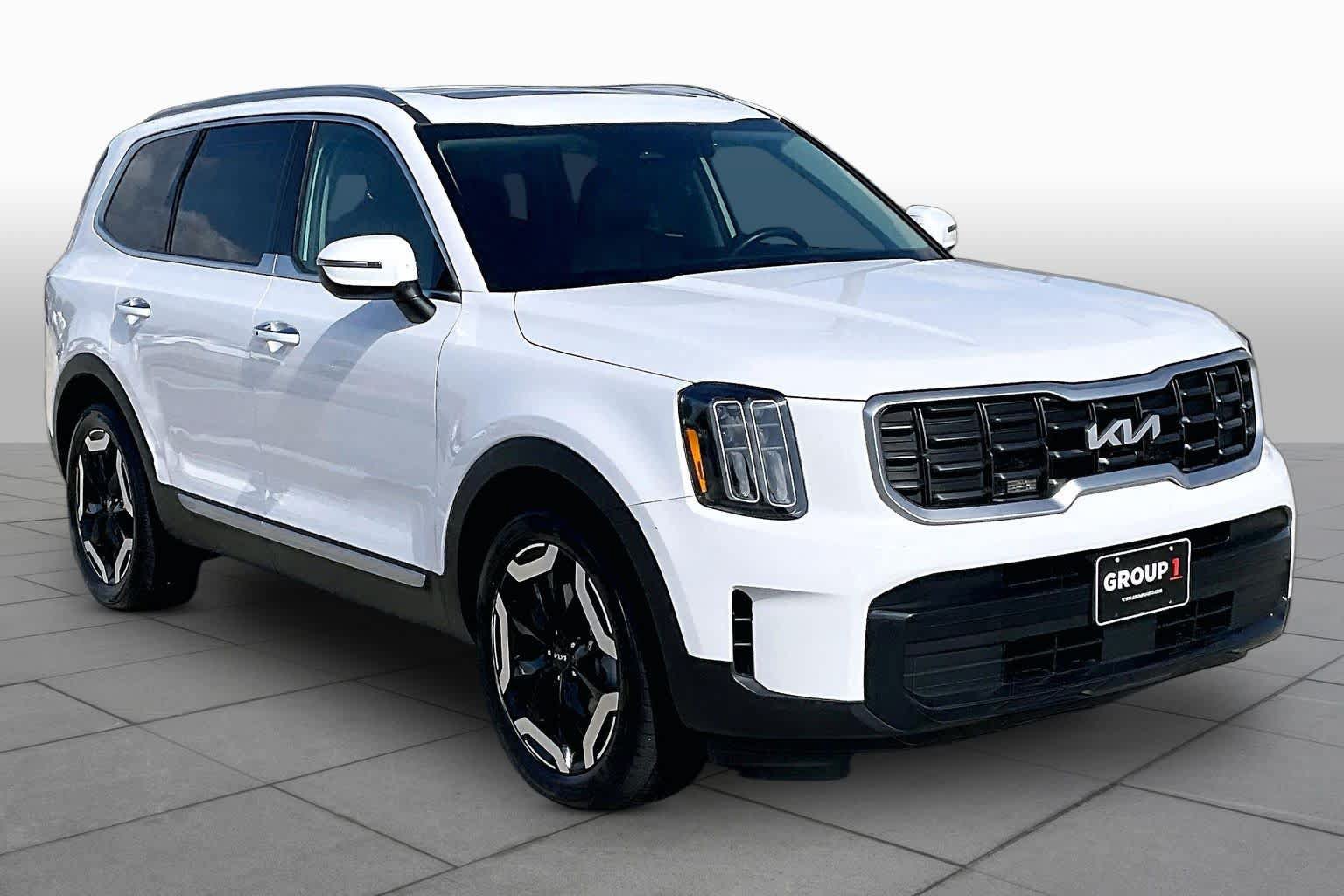 Used 2025 Kia Telluride S FWD image 3