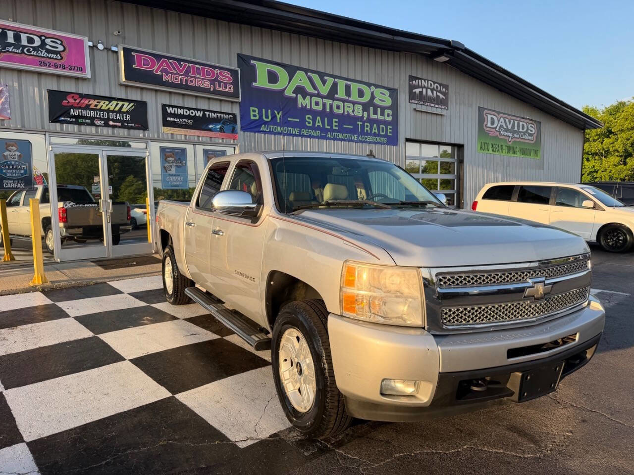 Used 2011 Chevrolet Silverado 1500 LTZ w/ LTZ Plus Package AWD/4WD image 4