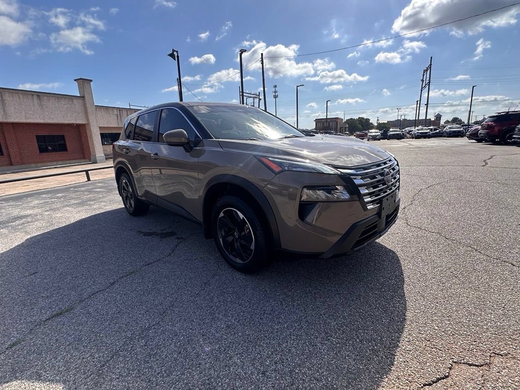 Certified 2024 Nissan Rogue SV FWD image 8