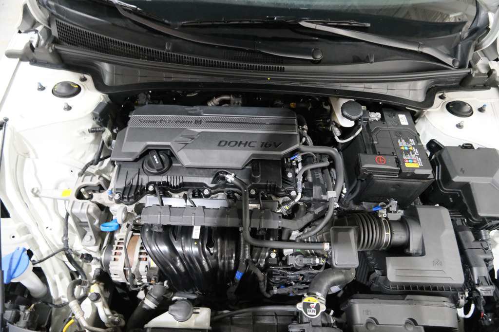 Used 2025 Hyundai Elantra SEL FWD image 34