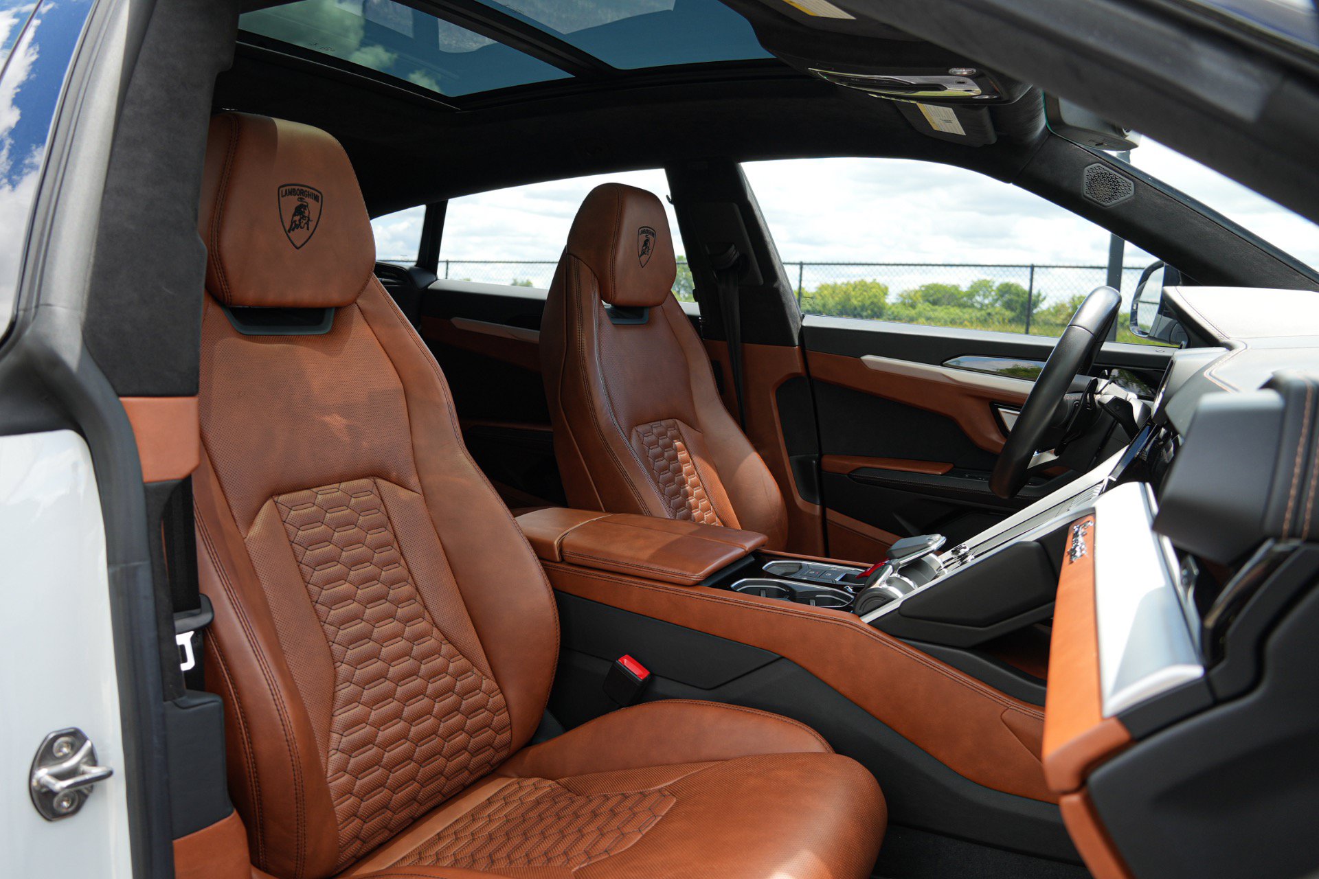 Used 2020 Lamborghini Urus AWD/4WD image 28