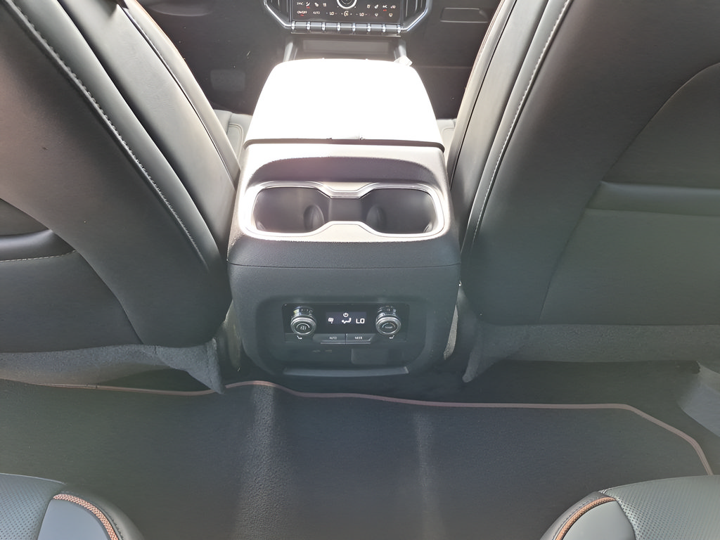 Used 2026 GMC Acadia AT4 w/ Luxury Package AWD/4WD image 39