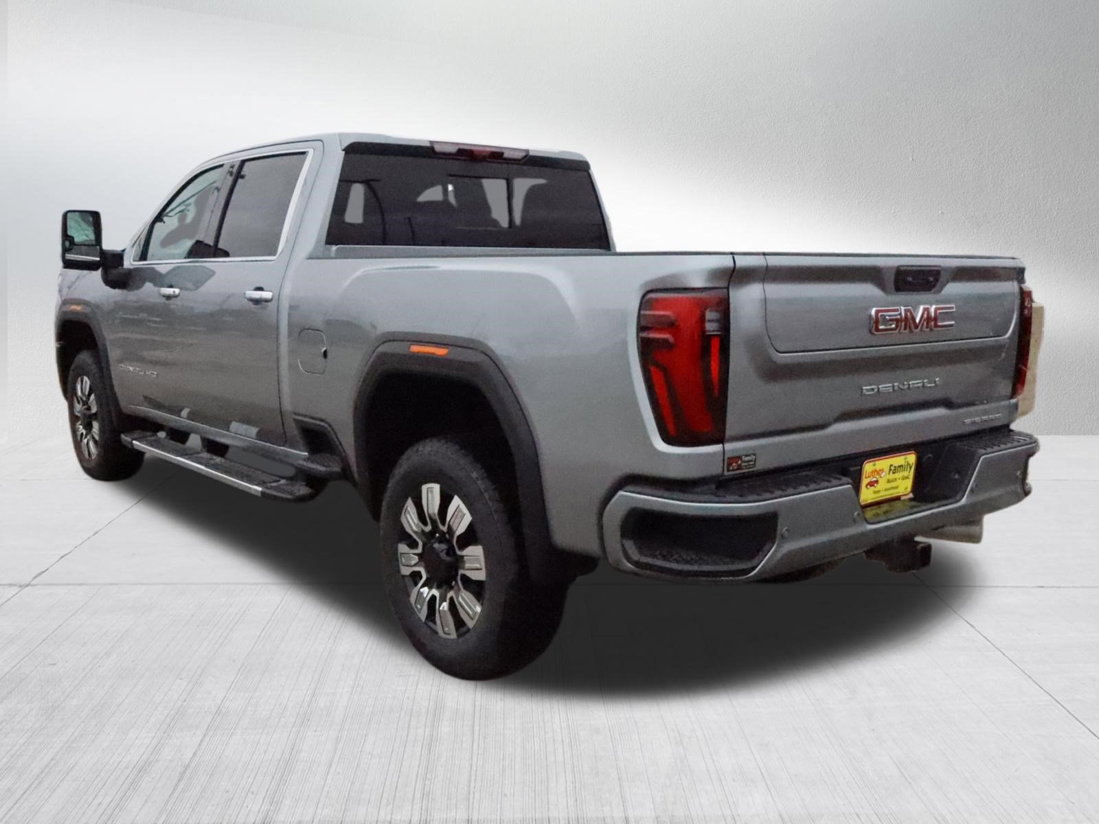New 2026 GMC Sierra 3500 Denali w/ Denali Reserve Package AWD/4WD image 5
