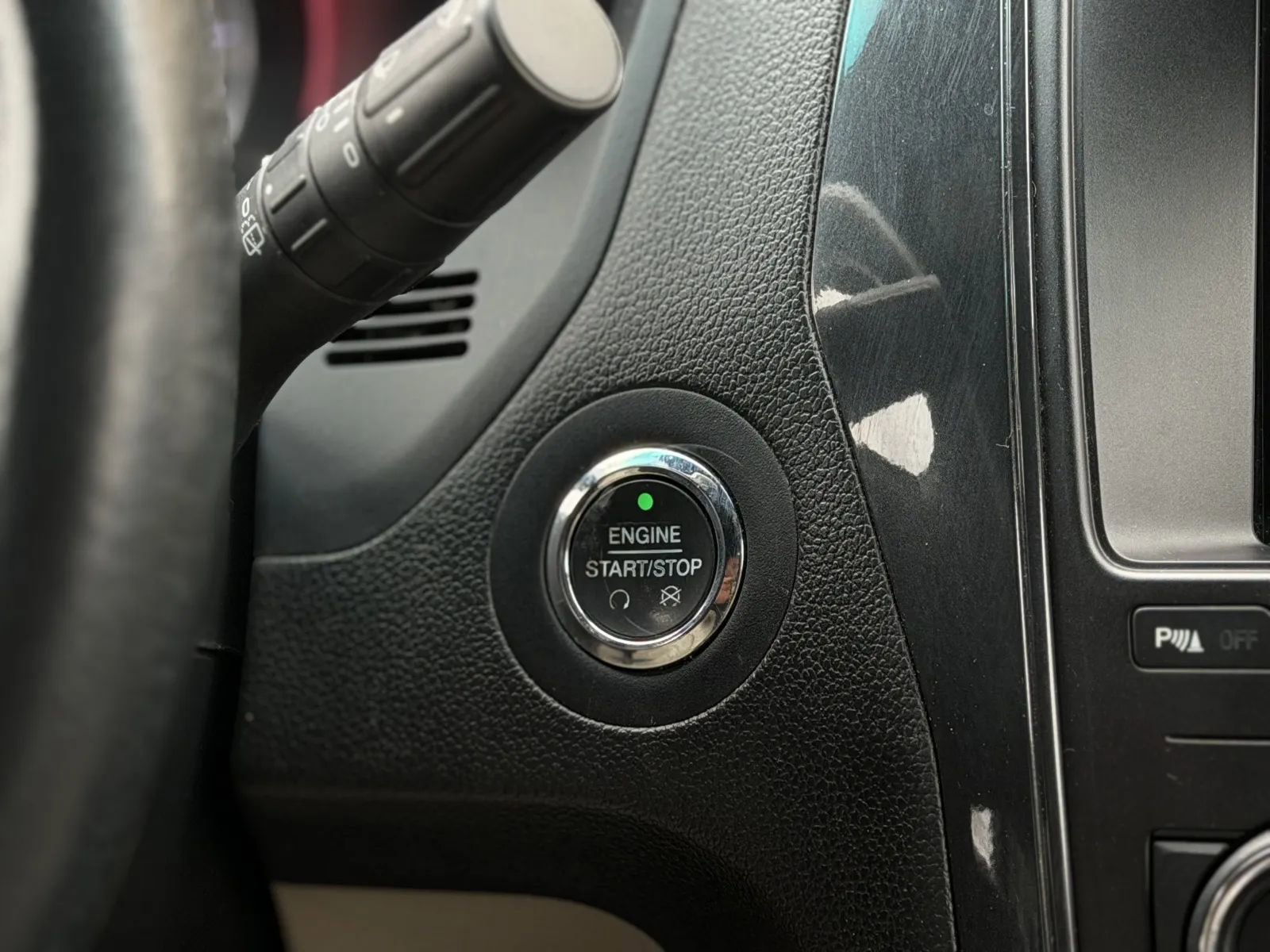 Used 2018 Ford Explorer XLT w/ Equipment Group 202A image 29
