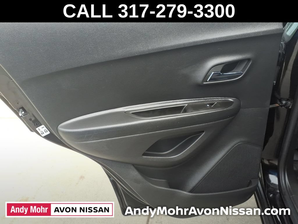 Used 2022 Chevrolet Trax LS w/ Tint and Cruise Package AWD/4WD image 31