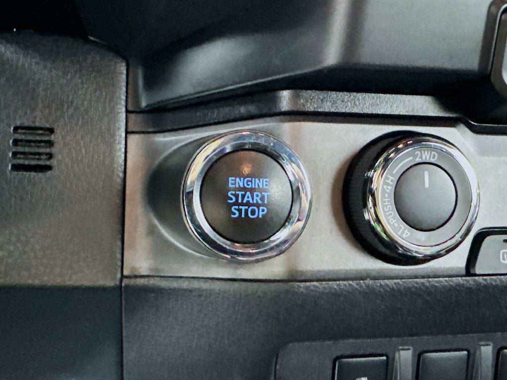 Used 2020 Toyota Tacoma TRD Off-Road w/ Technology Package AWD/4WD image 19