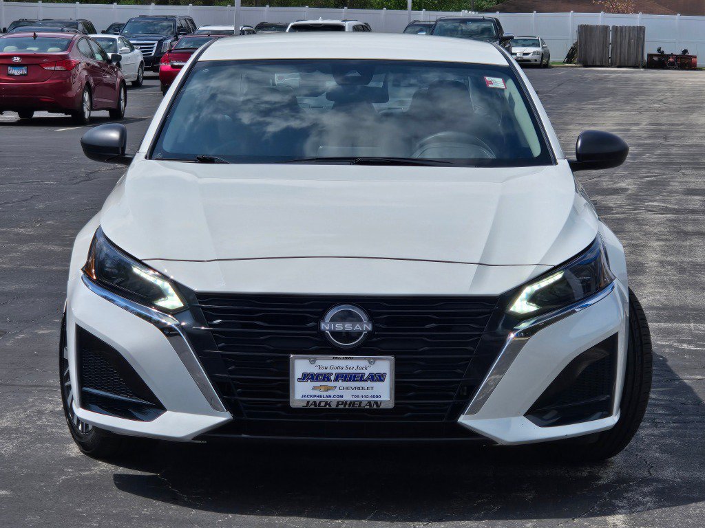 Used 2025 Nissan Altima 2.5 SV FWD image 4