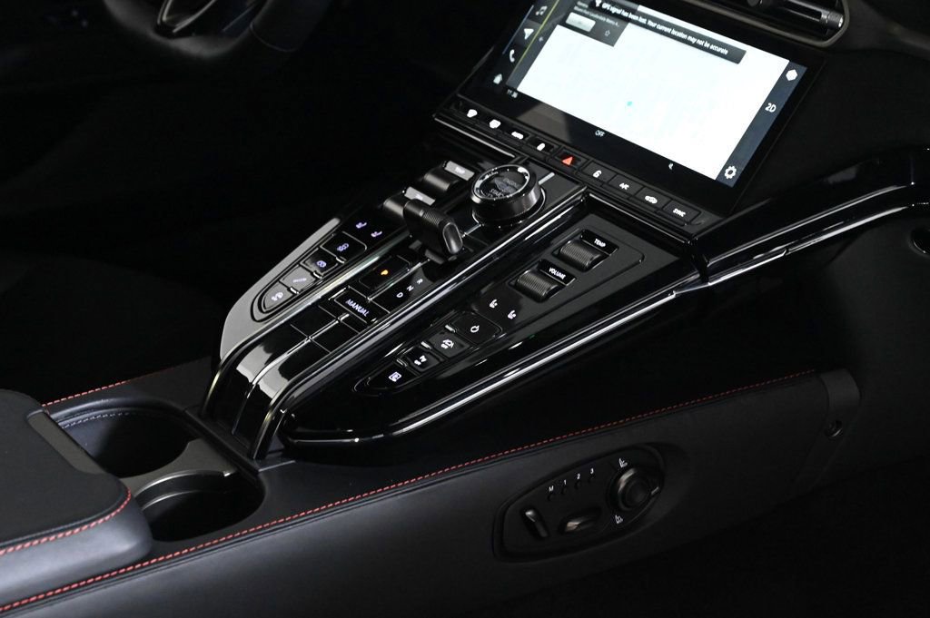 Used 2025 Aston Martin V8 Vantage Coupe image 24
