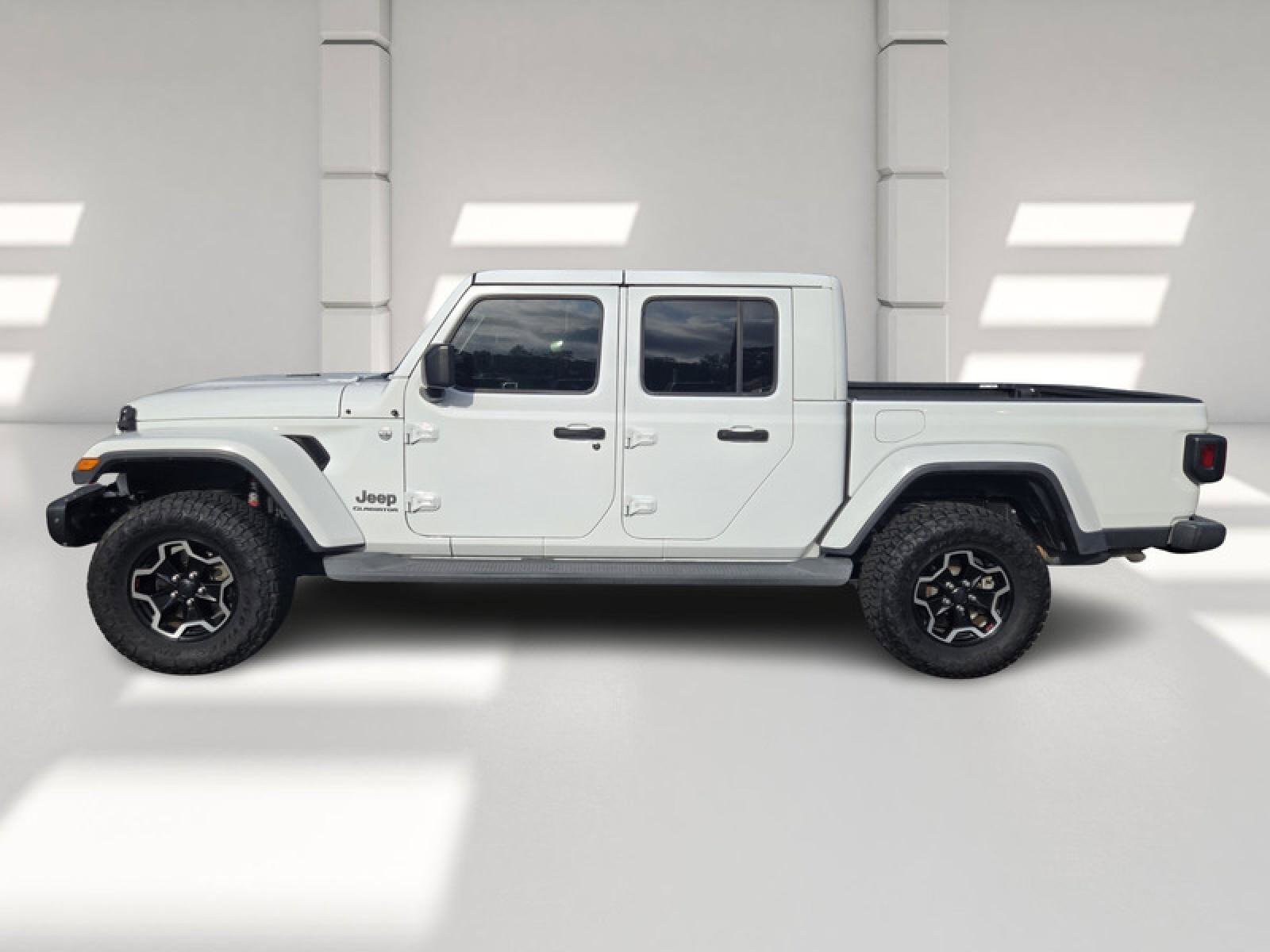 Used 2020 Jeep Gladiator Overland AWD/4WD image 4