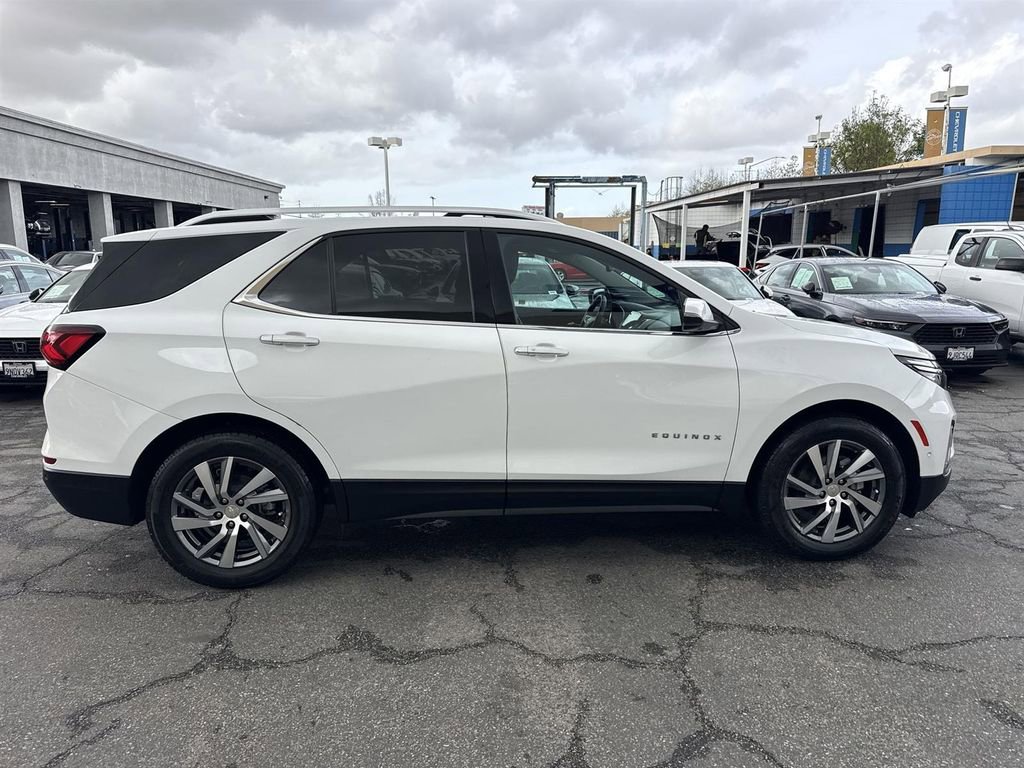 Used 2022 Chevrolet Equinox Premier image 2