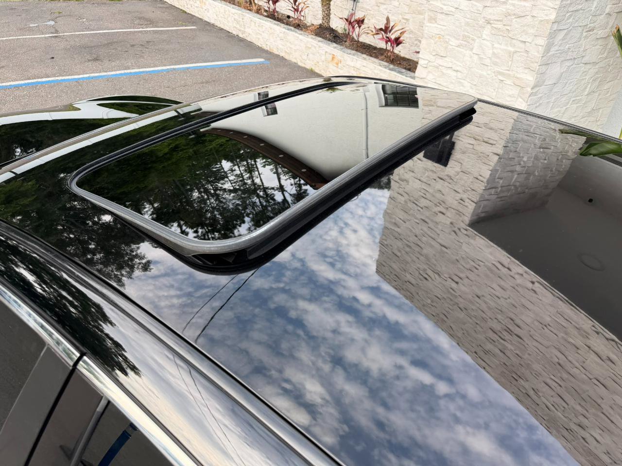 Used 2014 INFINITI Q50 Premium w/ Technology Package RWD image 17