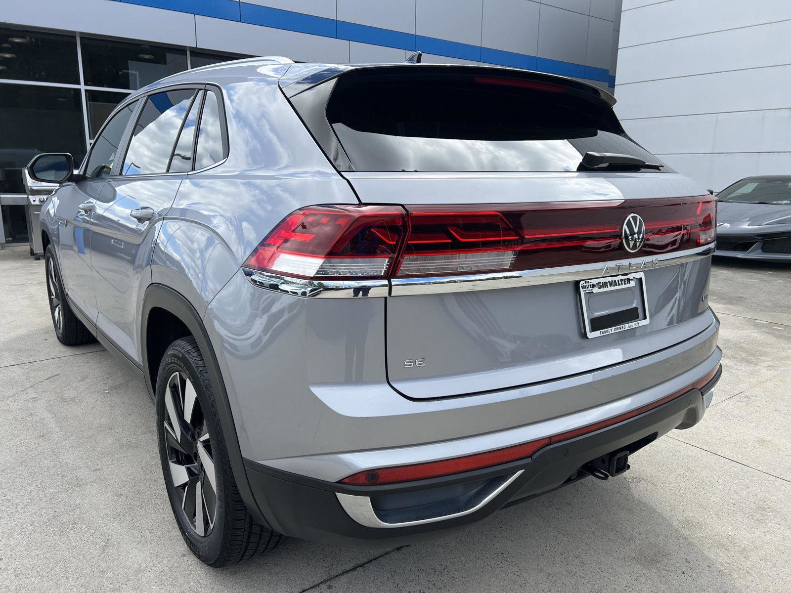 Used 2024 Volkswagen Atlas Cross Sport SE image 37