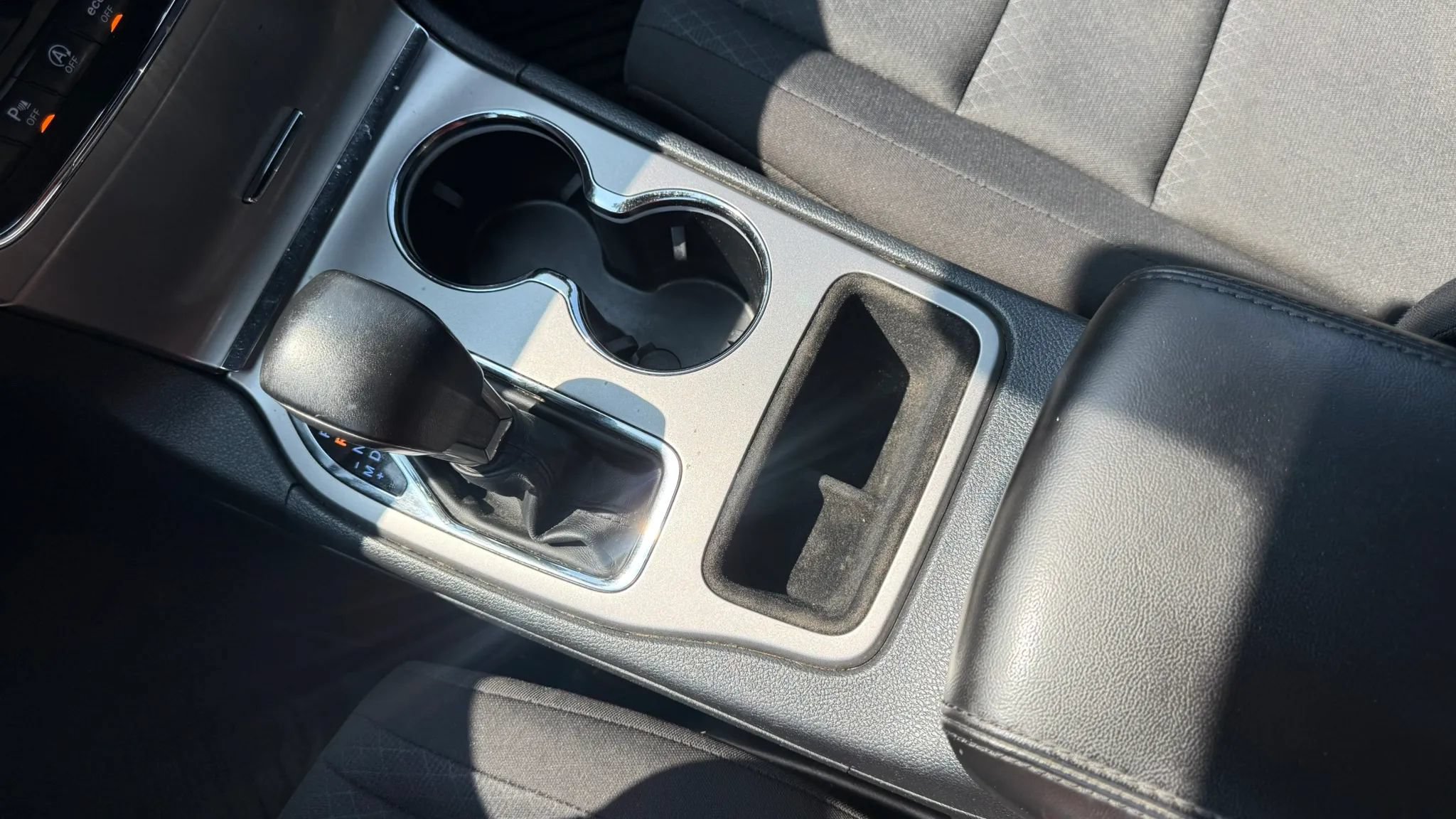 Used 2019 Jeep Grand Cherokee Laredo AWD/4WD image 24