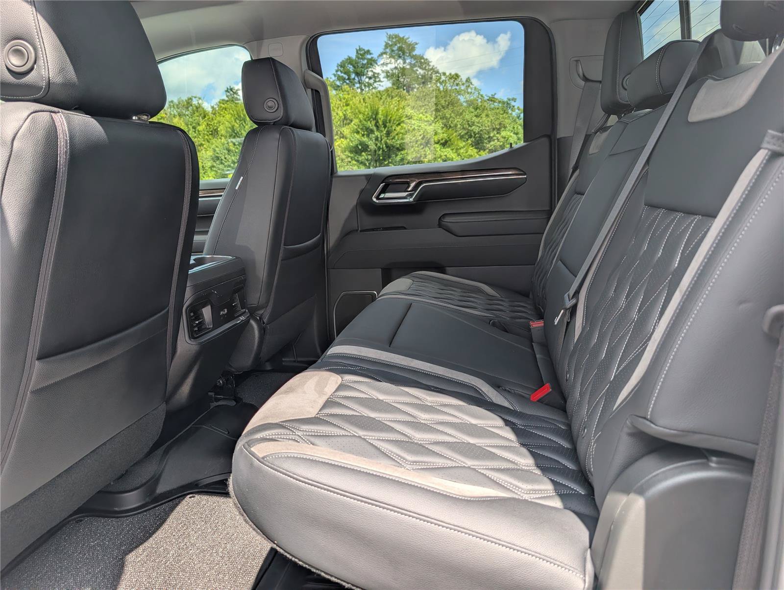 Used 2024 Chevrolet Silverado 1500 RST w/ All Star Edition Plus AWD/4WD image 17