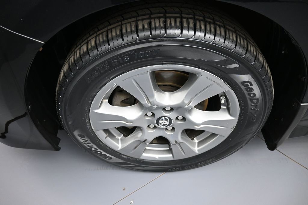 Certified 2019 Toyota Sienna SE w/ SE Preferred Package AWD/4WD image 14