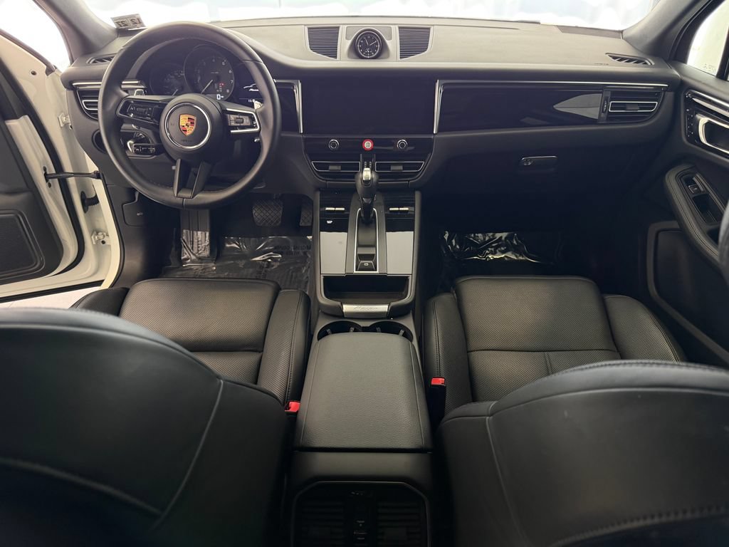Certified 2023 Porsche Macan AWD/4WD image 17