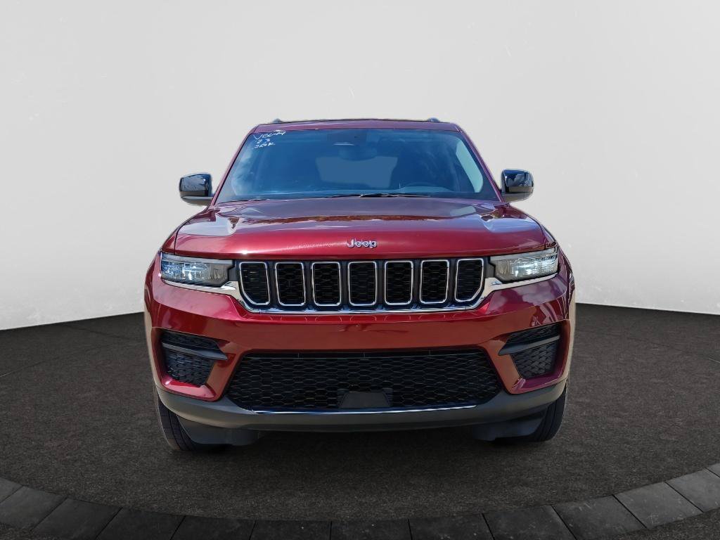Used 2023 Jeep Grand Cherokee Laredo RWD image 2
