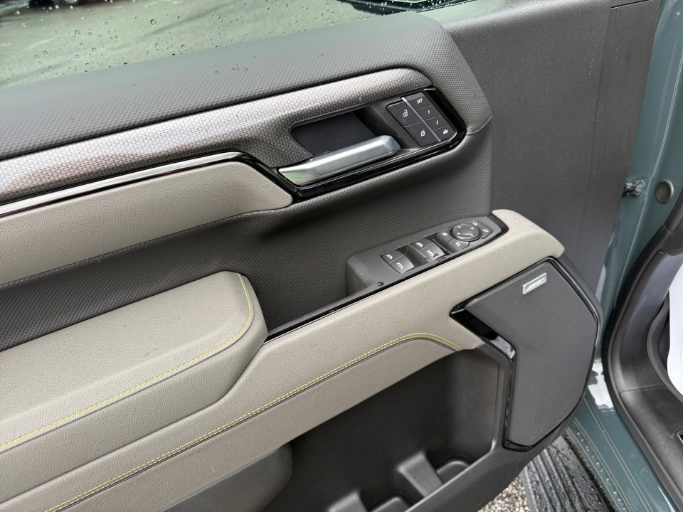 Used 2025 Chevrolet Silverado 1500 ZR2 w/ Technology Package image 32