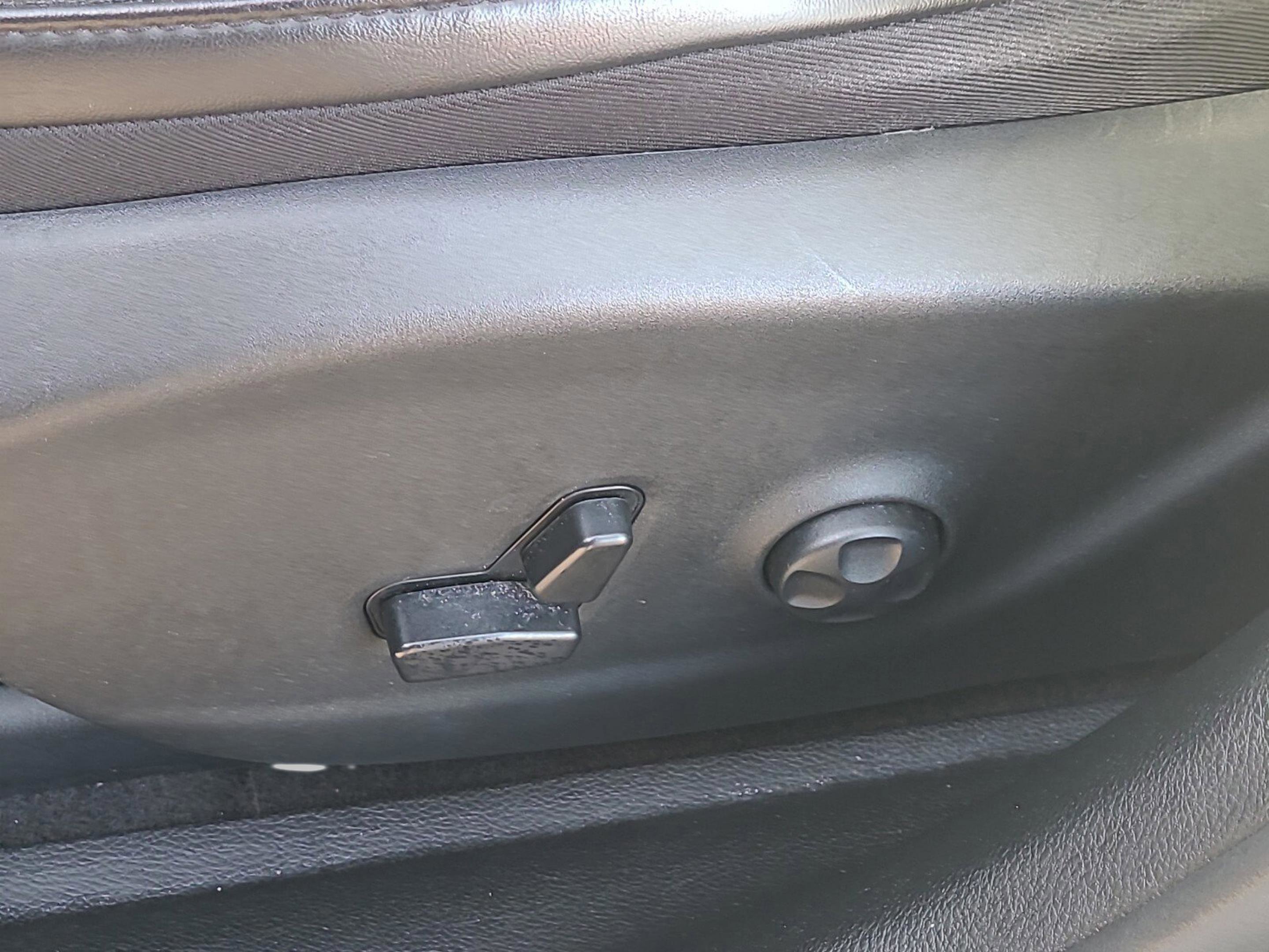 Used 2019 Jeep Cherokee Limited w/ Luxury Group image 15