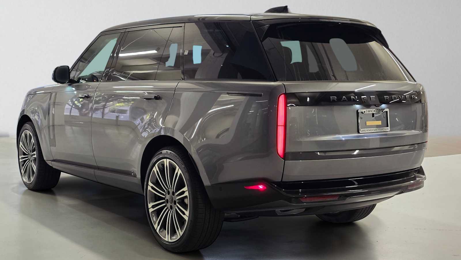 New 2026 Land Rover Range Rover Long Wheelbase SE AWD/4WD image 3