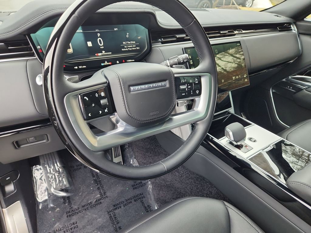 Used 2025 Land Rover Range Rover SE image 15