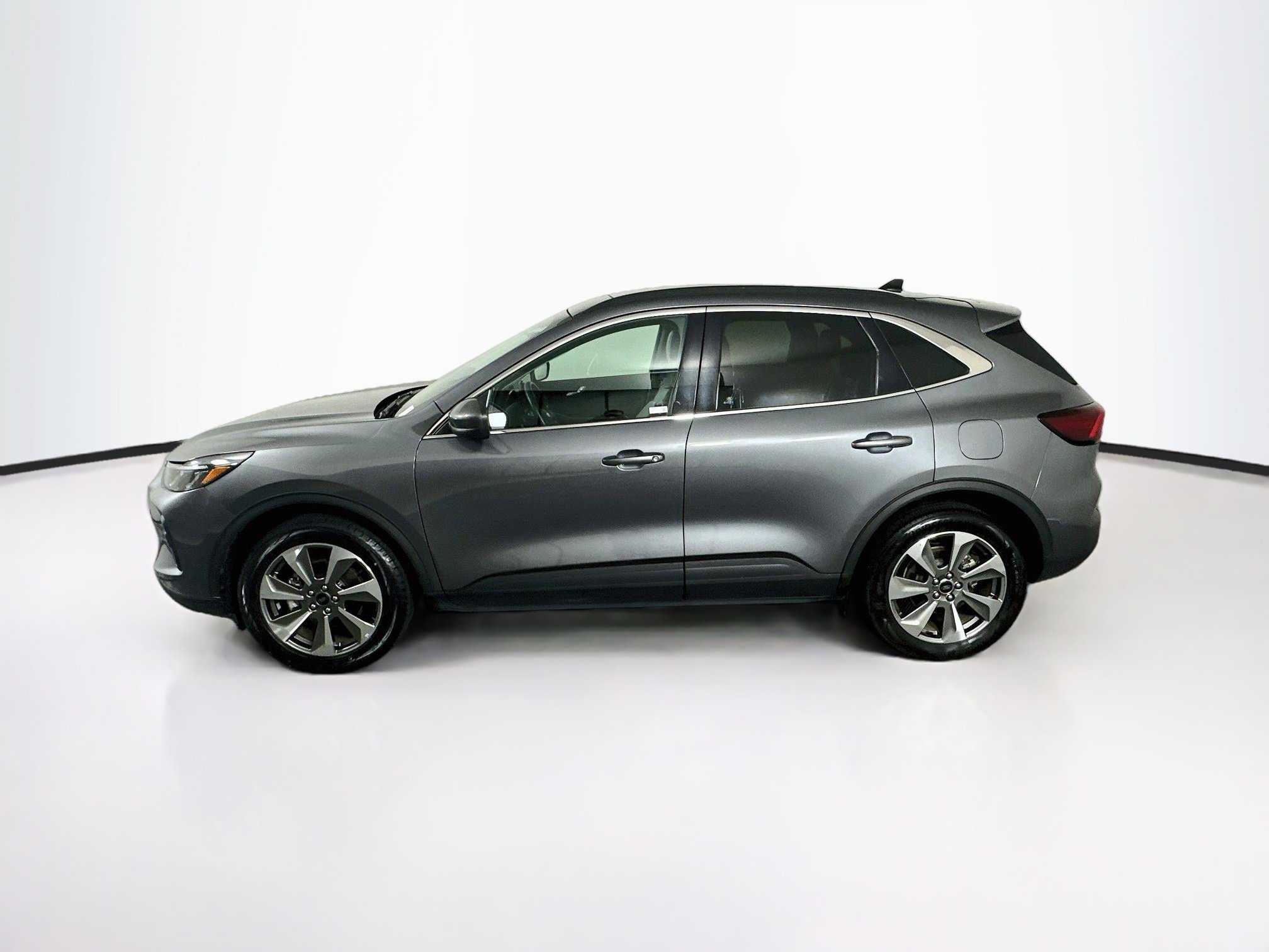 Used 2025 Ford Escape Platinum AWD/4WD image 4