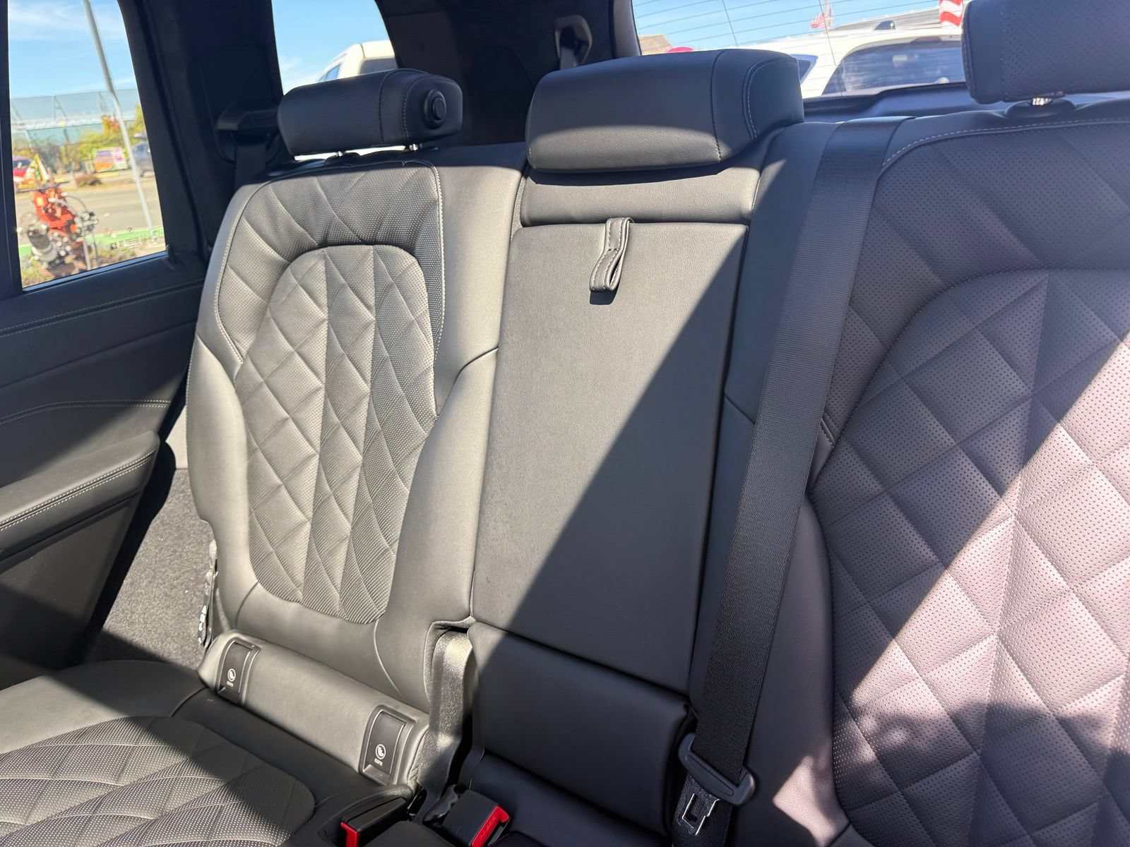 Used 2025 BMW X7 xDrive40i w/ M Sport Package AWD/4WD image 32