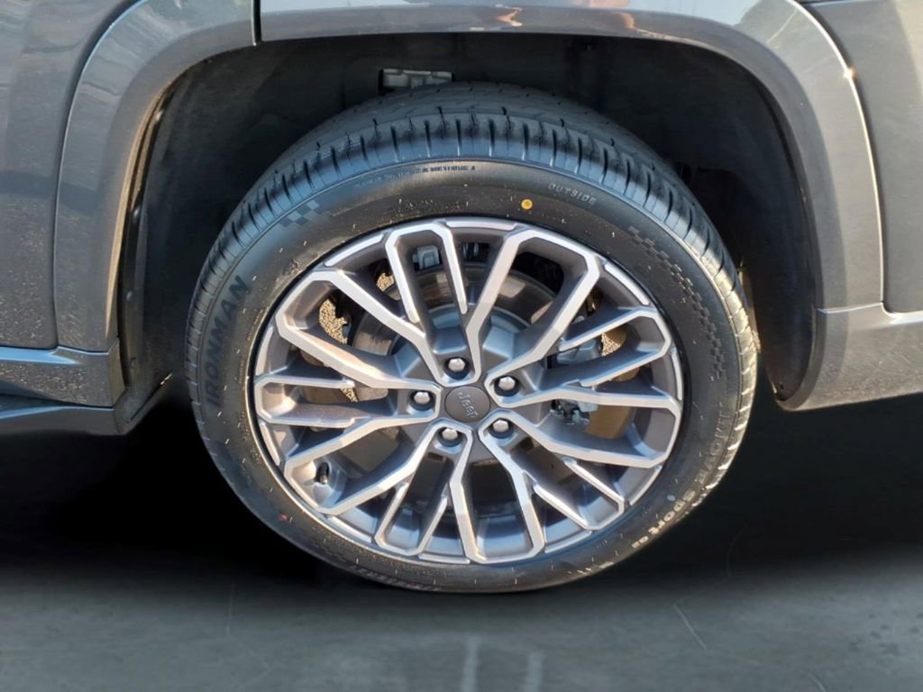 Used 2024 Jeep Grand Cherokee L Summit AWD/4WD image 13