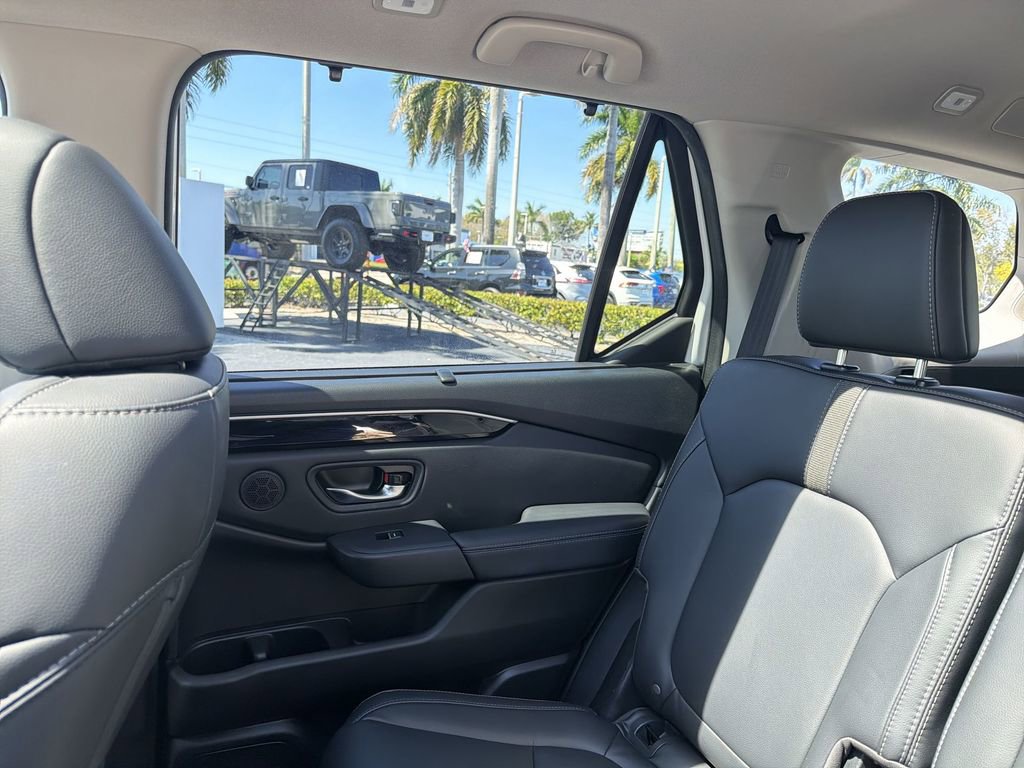 Used 2023 Honda Pilot Touring image 13