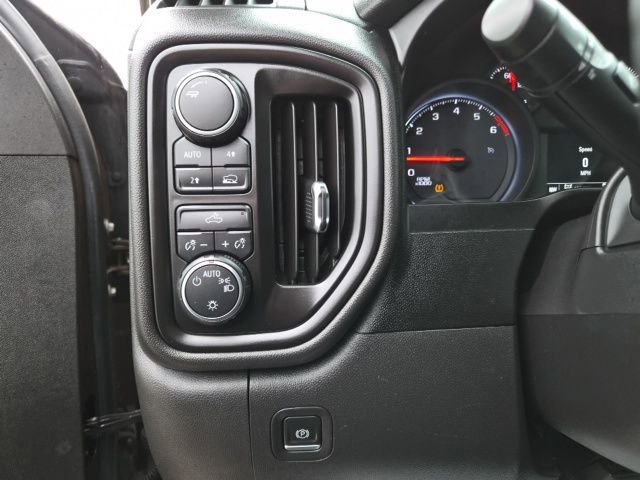 Used 2019 Chevrolet Silverado 1500 Custom w/ Custom Value Package AWD/4WD image 17