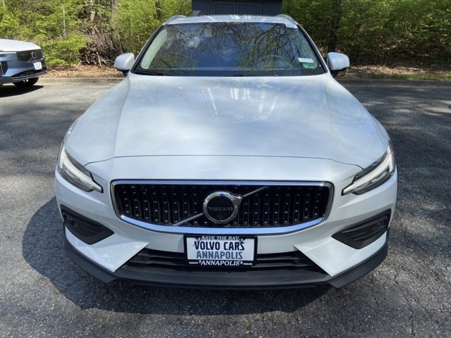 New 2025 Volvo V60 B5 Cross Country Ultra w/ Protection Package Premier image 2