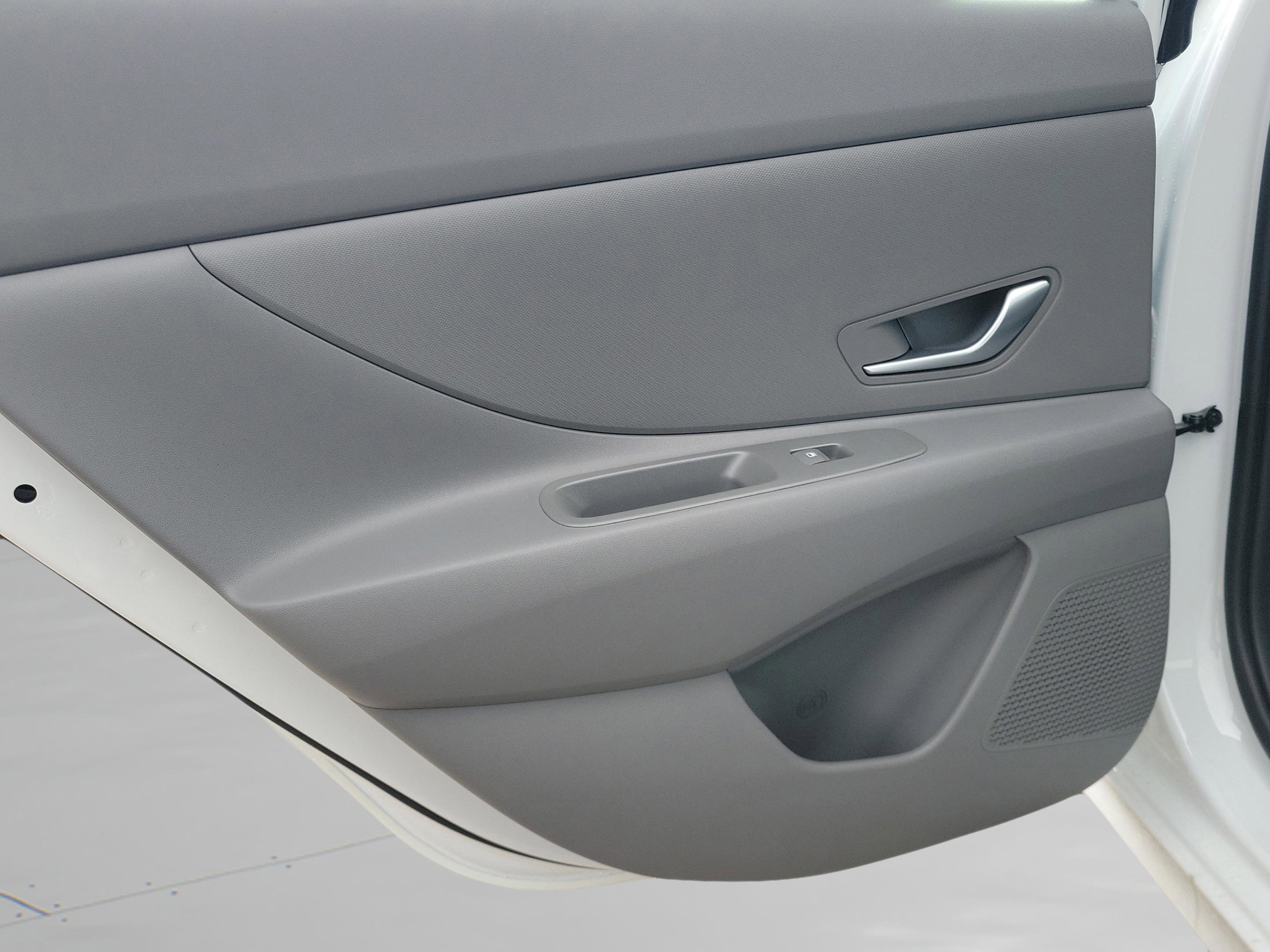 New 2026 Hyundai Elantra SE FWD image 8