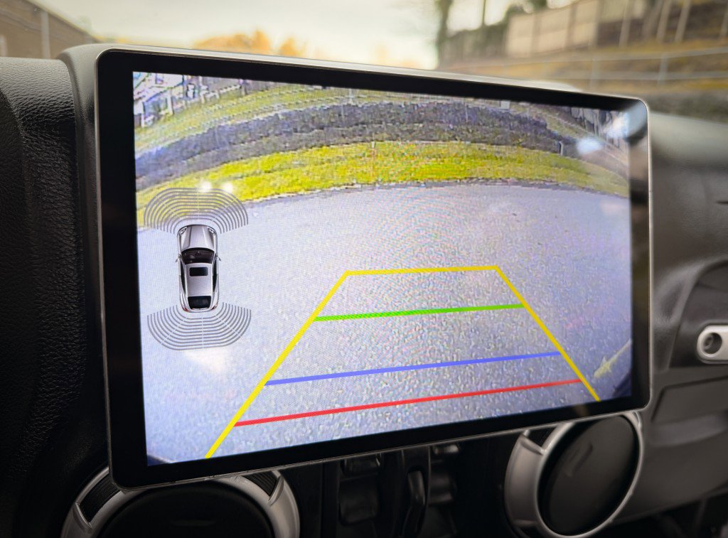 Used 2013 Jeep Wrangler Unlimited Sahara w/ Connectivity Group image 16