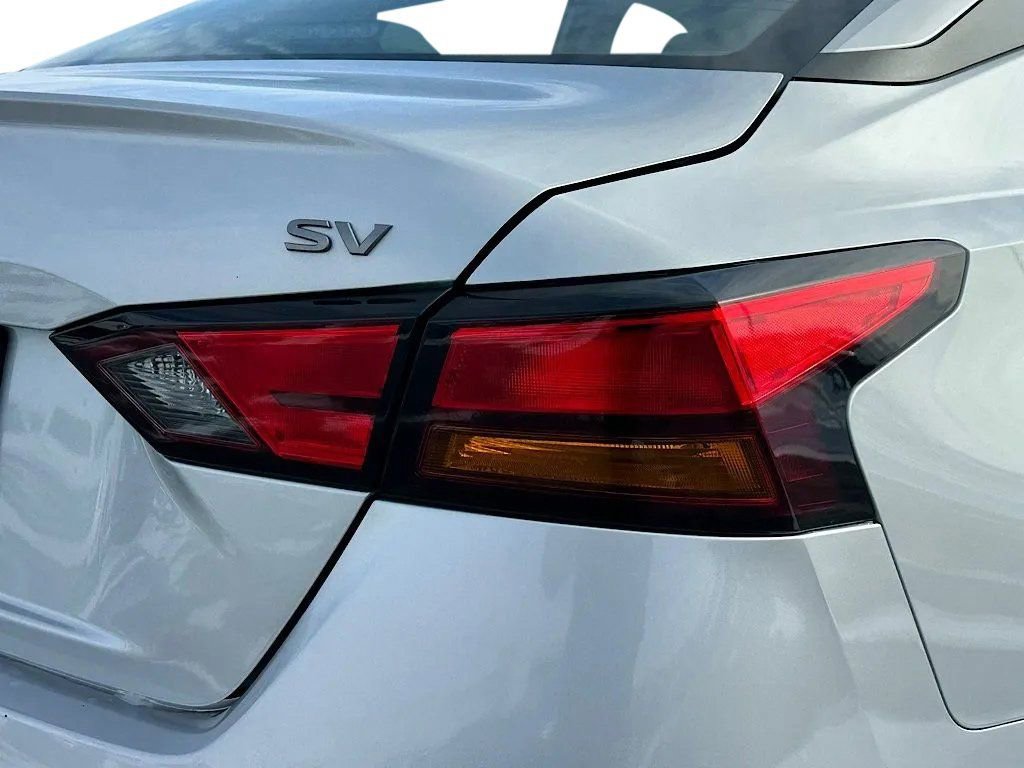 Used 2024 Nissan Altima 2.5 SV image 9