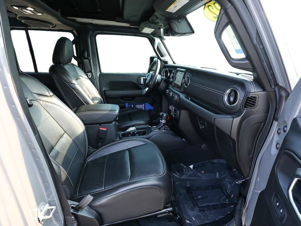 Used 2022 Jeep Wrangler Unlimited Sahara w/ Cold Weather Group AWD/4WD image 23