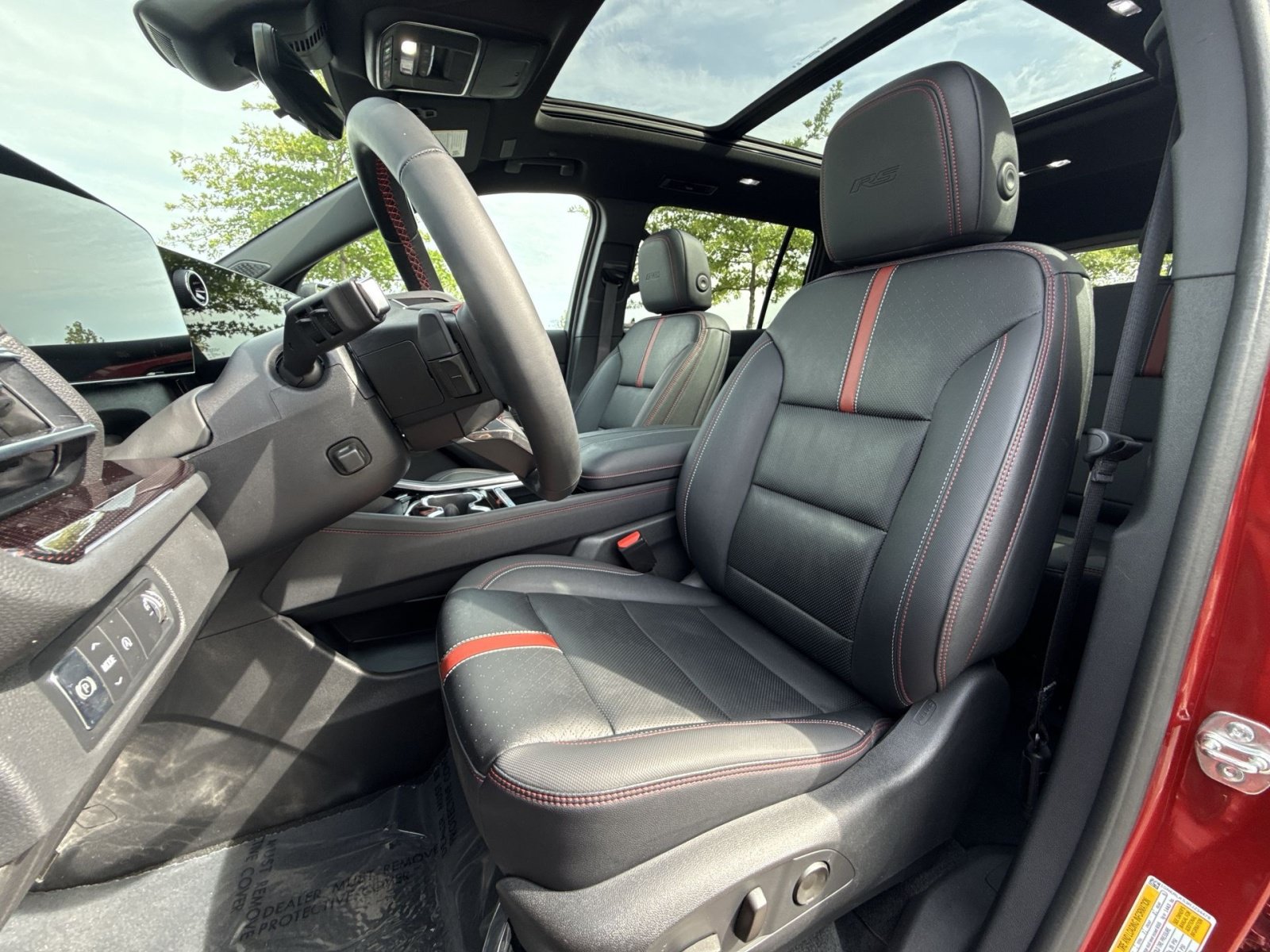 Used 2024 Chevrolet Traverse RS FWD image 13
