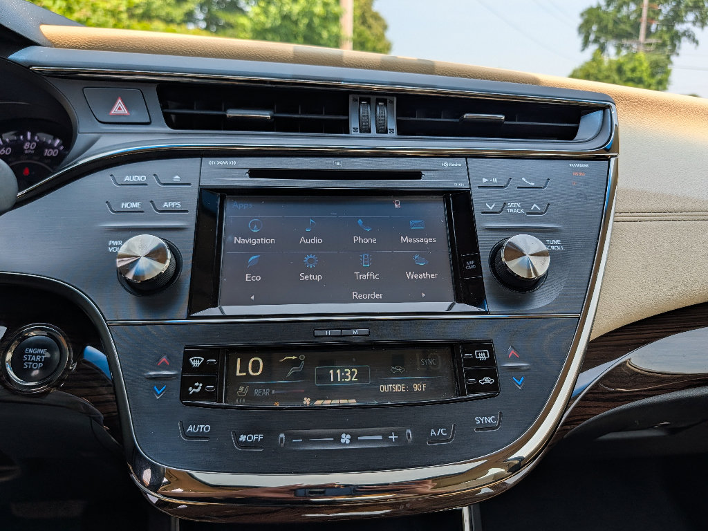 Used 2015 Toyota Avalon Limited FWD image 25