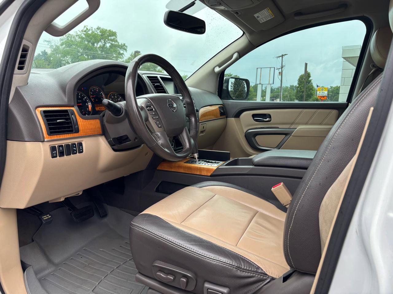 Used 2015 Nissan Armada Platinum w/ Platinum Reserve Package AWD/4WD image 16
