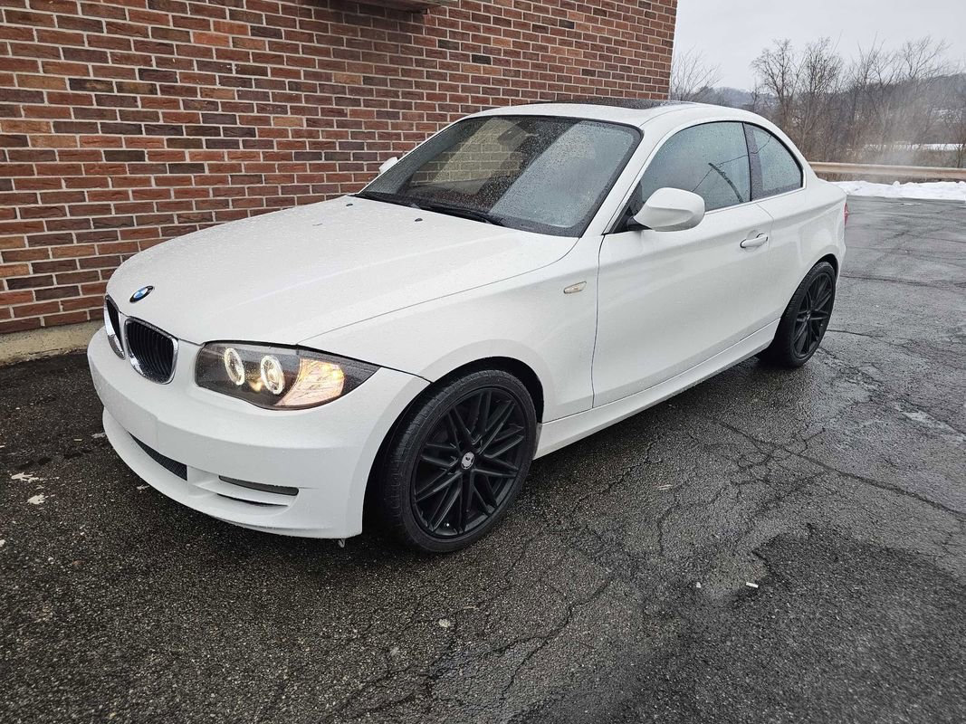 Used 2011 BMW 128i Coupe image 2