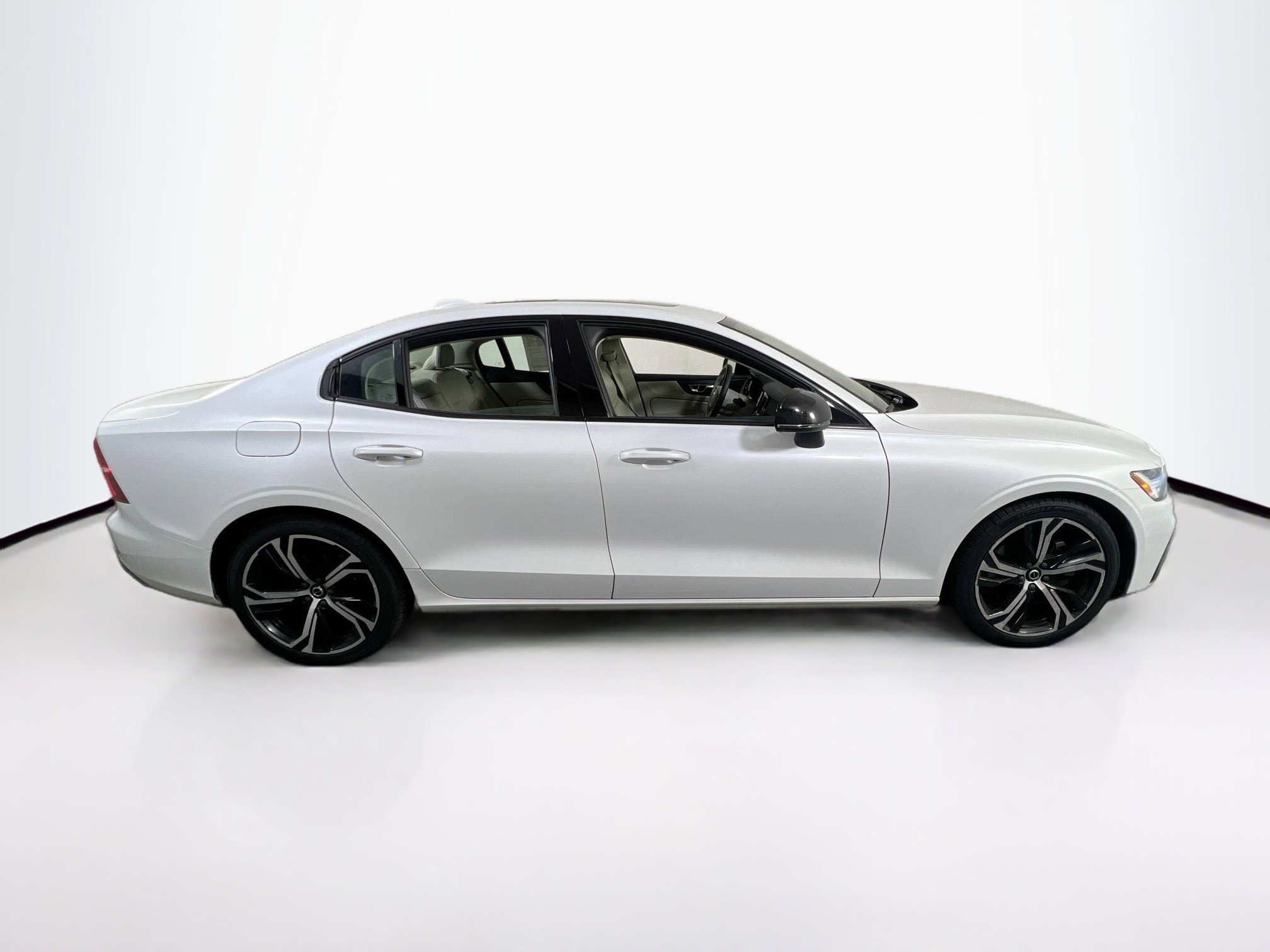 Used 2023 Volvo S60 B5 Core w/ Climate Package image 4