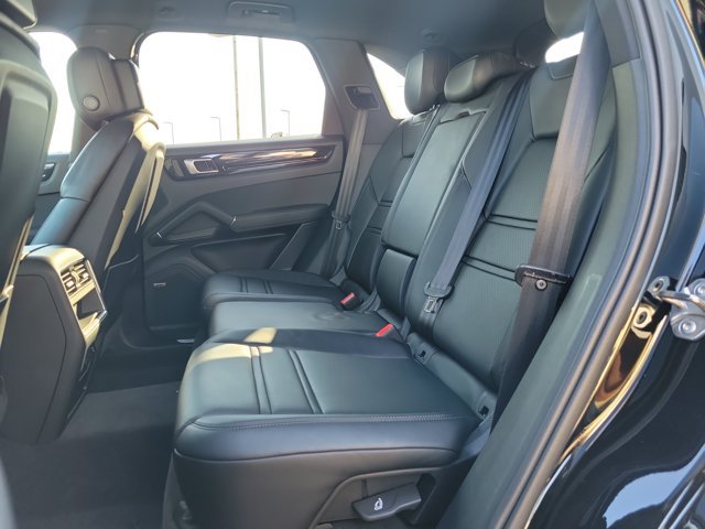 Used 2023 Porsche Cayenne AWD/4WD image 19